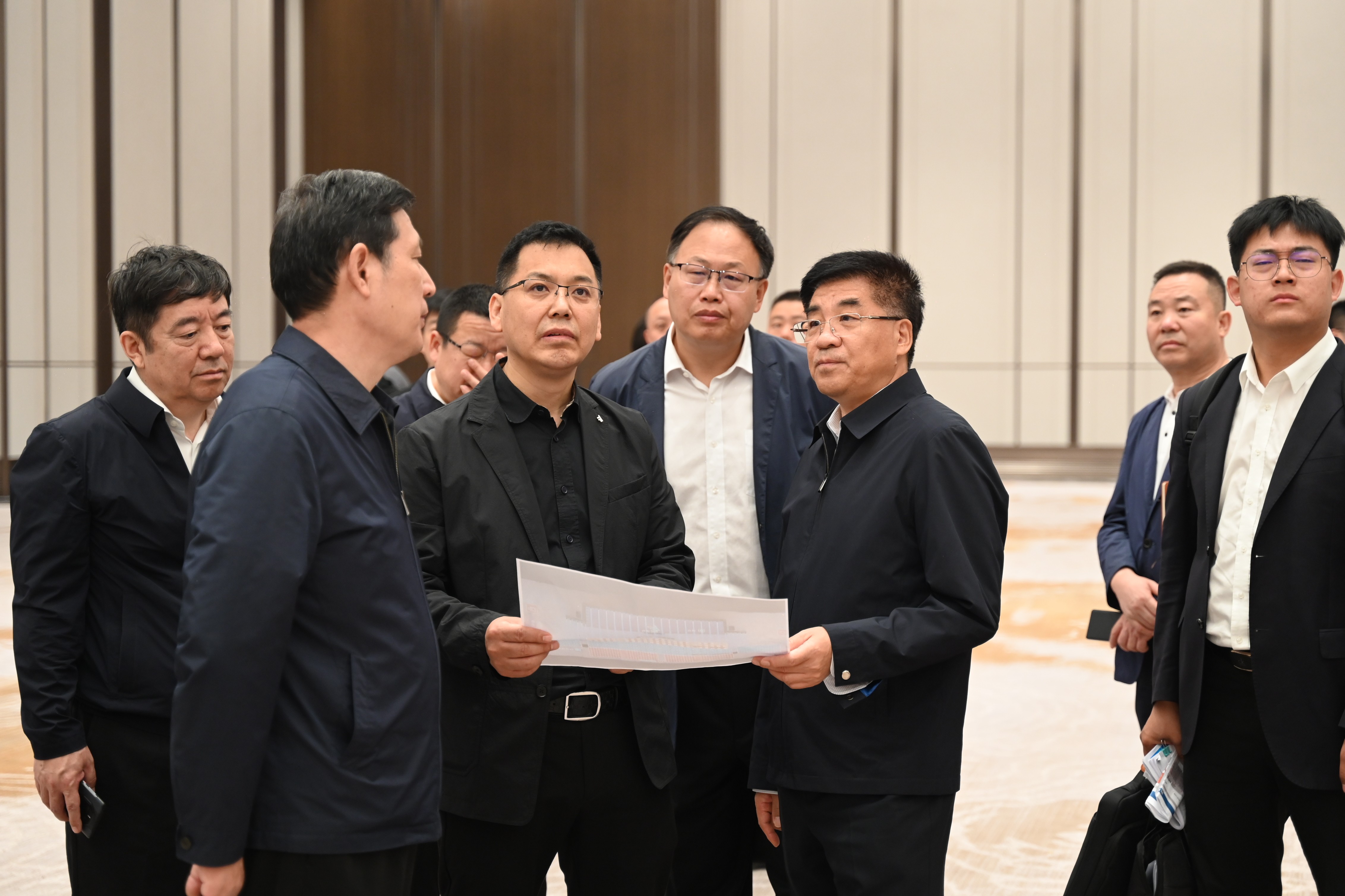 2024年5月24日 王树武董事长陪同市人大常委会主任王志厚视察光博会筹备工作